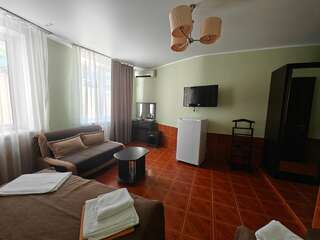 Гостиница Константинополь Витязево Семейный люкс с балконом-2