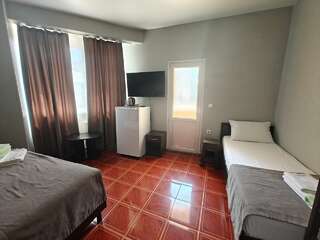 Гостиница Константинополь Витязево Семейный люкс с балконом-3