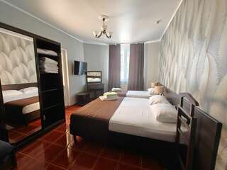 Гостиница Константинополь Витязево Семейный люкс с балконом-1