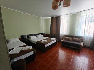 Гостиница Константинополь Витязево Семейный люкс с балконом-1