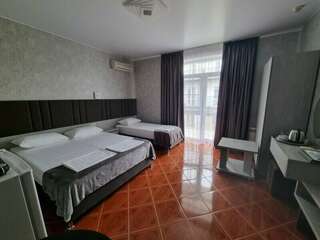 Гостиница Константинополь Витязево Семейный люкс с балконом-1