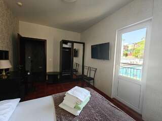 Гостиница Константинополь Витязево Семейный люкс с балконом-3