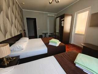 Гостиница Константинополь Витязево Семейный люкс с балконом-2