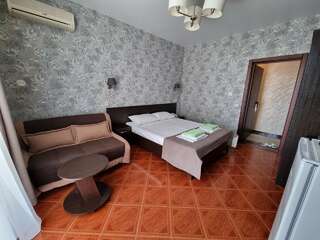 Гостиница Константинополь Витязево Семейный люкс с балконом-1