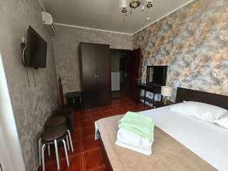 Гостиница Константинополь Витязево Семейный люкс с балконом-1